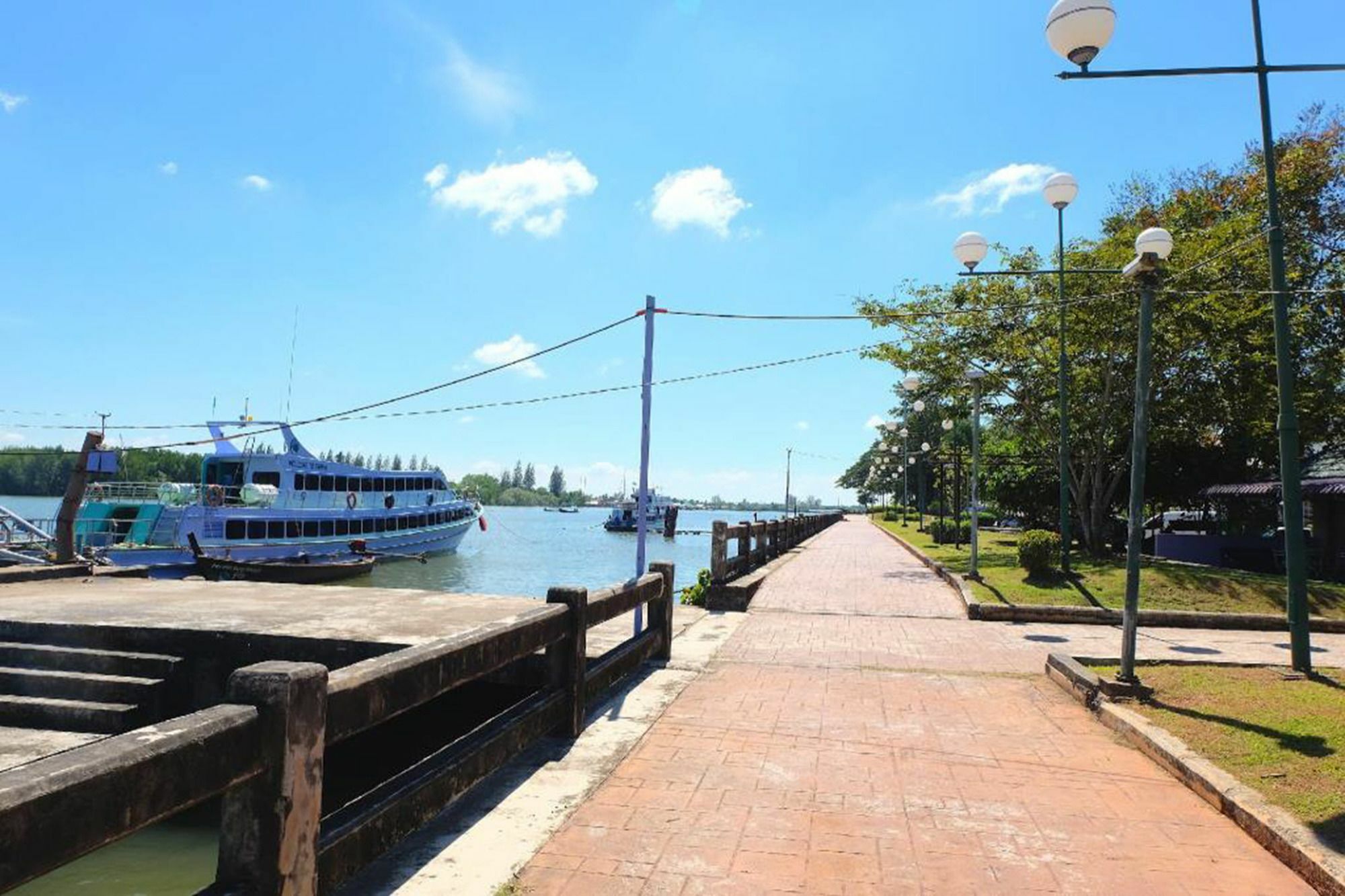 Krabi Marina Seaview Hotel Екстериор снимка