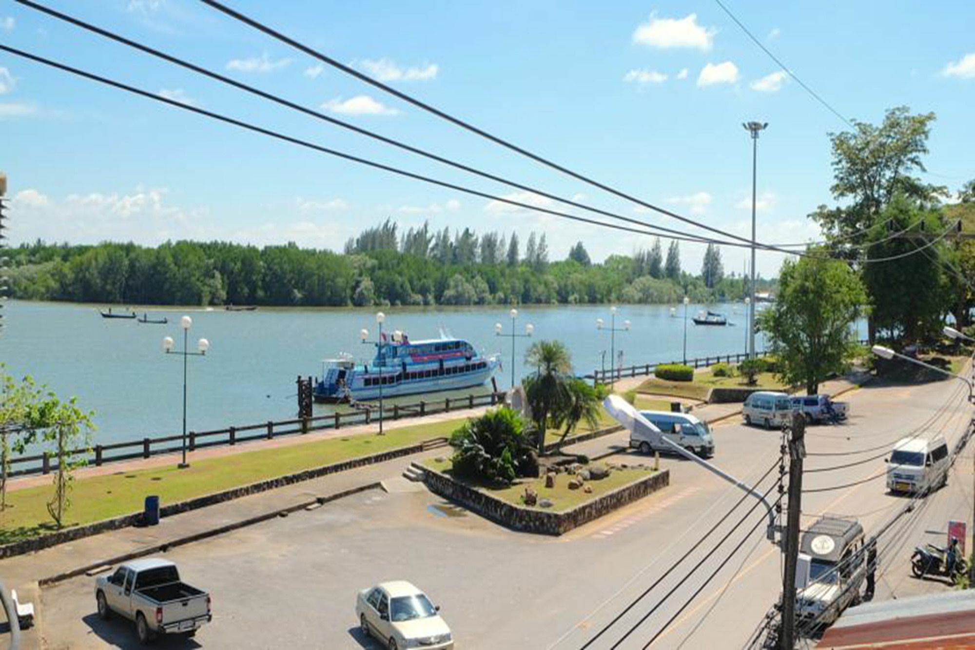 Krabi Marina Seaview Hotel Екстериор снимка